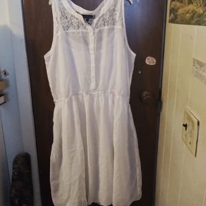 Jaquline Design Studio White Lace Sleeveless Dress Size: L